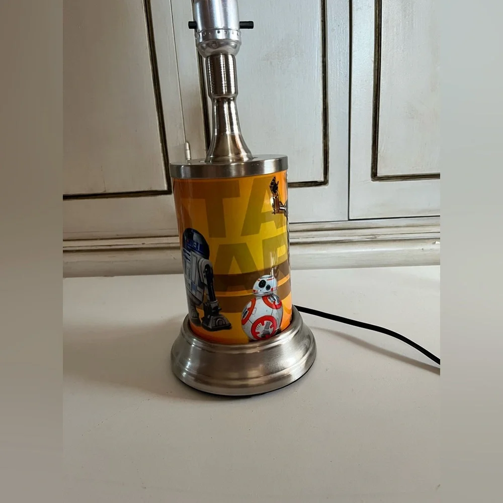 Star Wars table lamp with rolled metal plate of R2D2, C-3PO, BB8 & logo rare